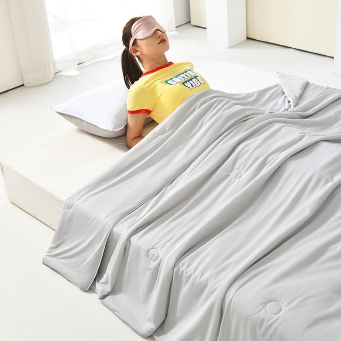 Ice Silk Cooling Comforter for Summer - Lightweight & Smooth Cold Quilt