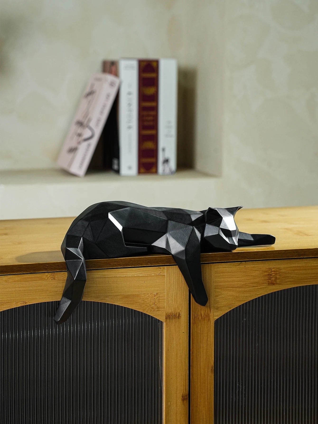 Modern Geometric Cat Statue - White & Black Room Decor Figurine
