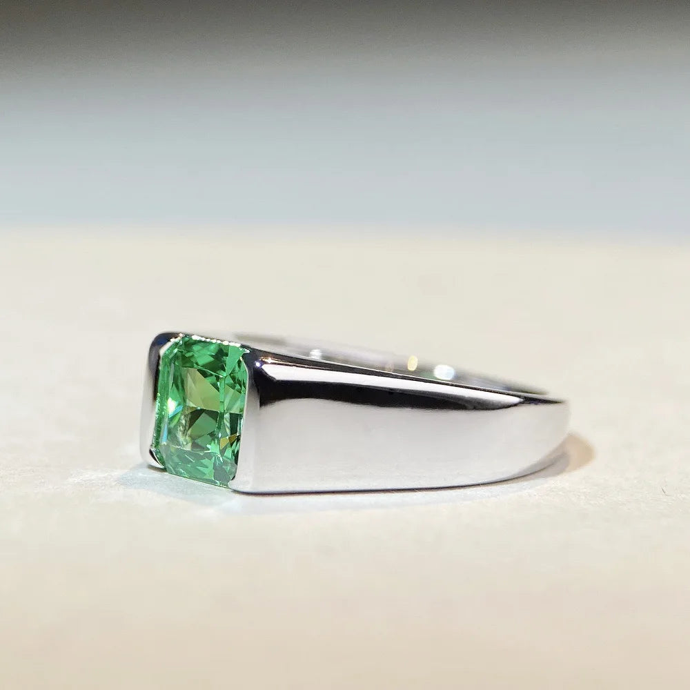 Luxury Men's Platinum PT950 Emerald & Moissanite Ring