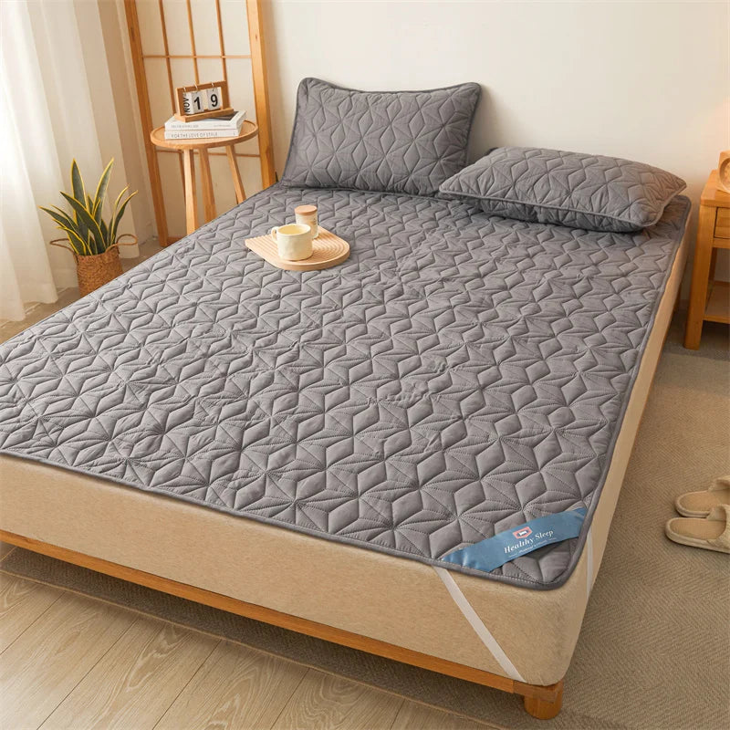 Waterproof Quilted Mattress Topper with Elastic Band - Bed Protector for Single/Double Beds (140/160)