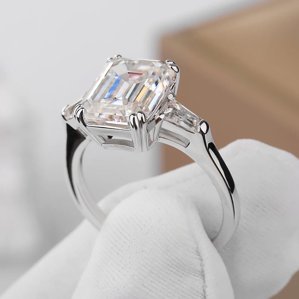 Vabena Emerald Cut Moissanite Engagement Ring - Dazzling Brilliance
