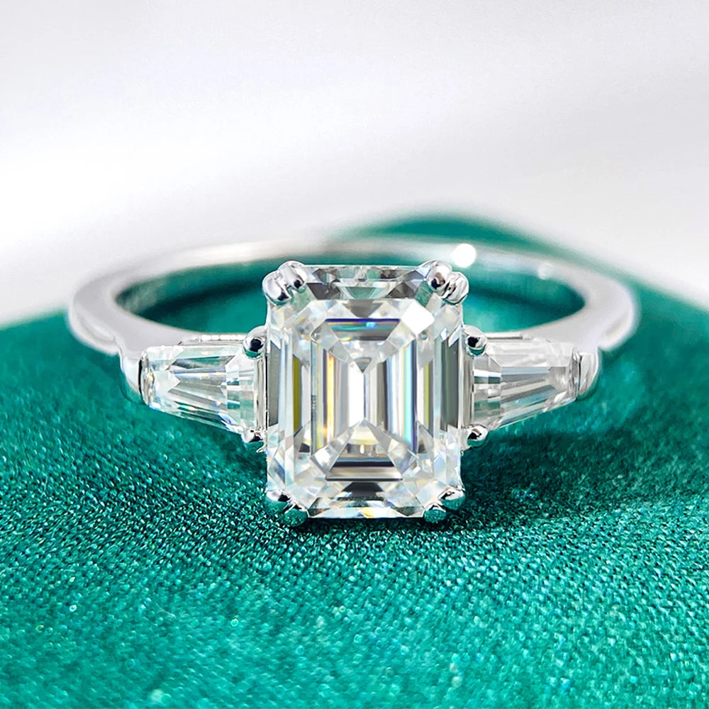 Vabena Emerald Cut Moissanite Engagement Ring - Dazzling Brilliance