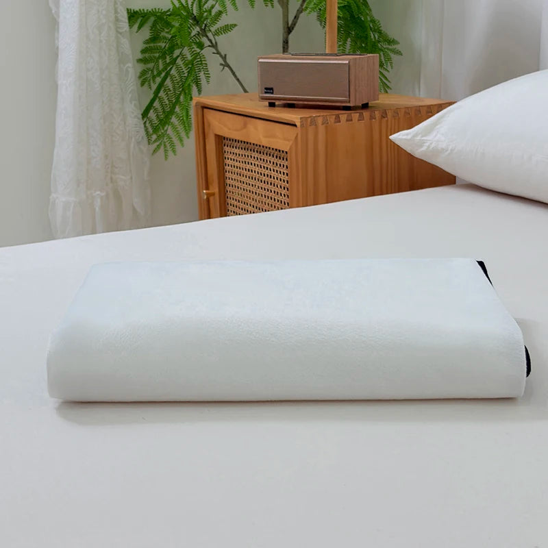 Flannel Waterproof Bed Mat – Breathable & Washable Urine Protection Pad