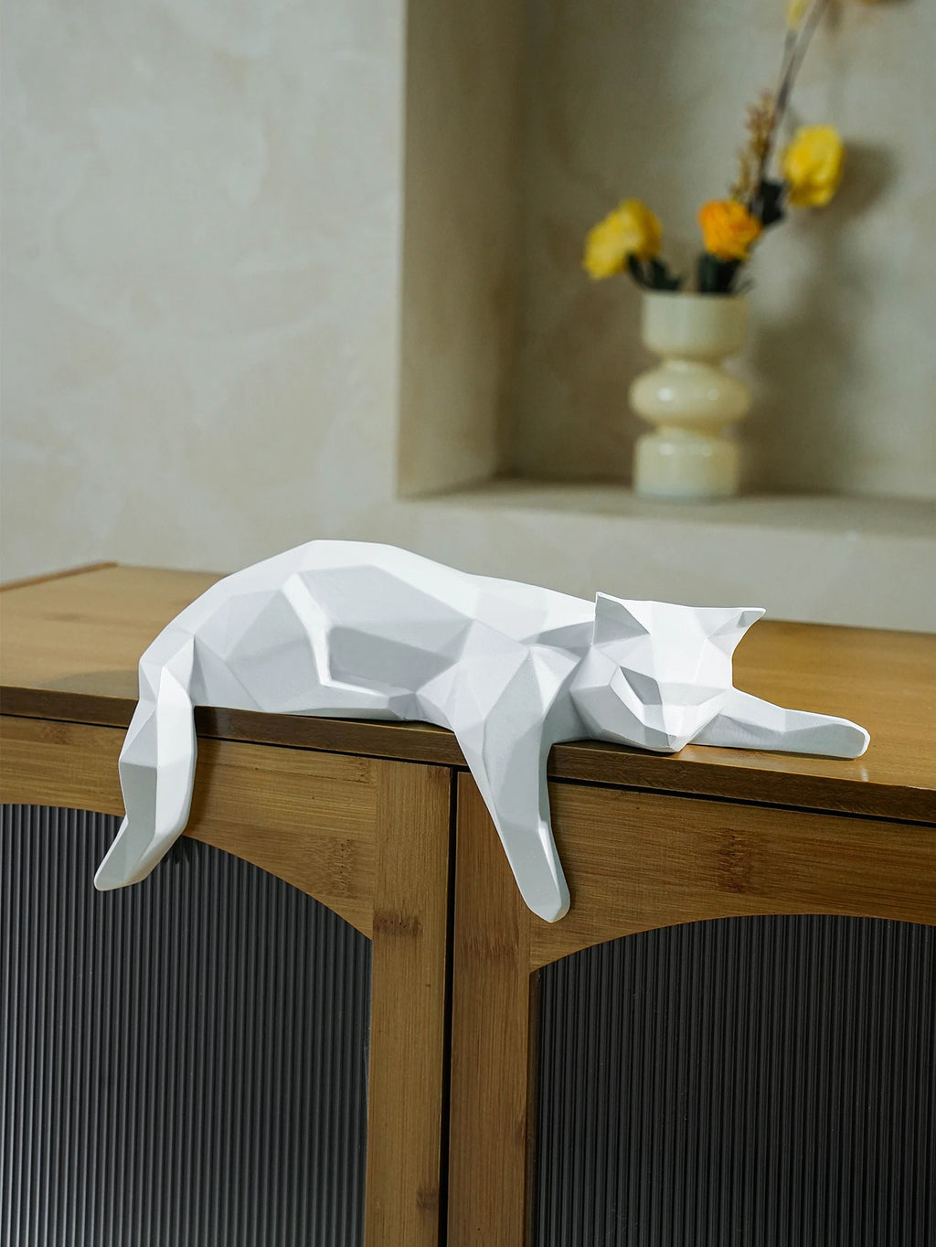 Modern Geometric Cat Statue - White & Black Room Decor Figurine