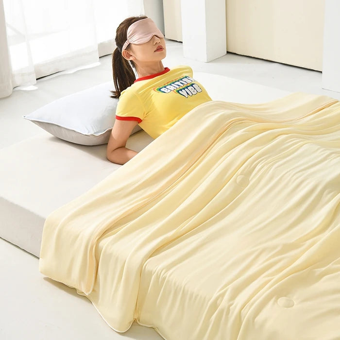 Ice Silk Cooling Comforter for Summer - Lightweight & Smooth Cold Quilt