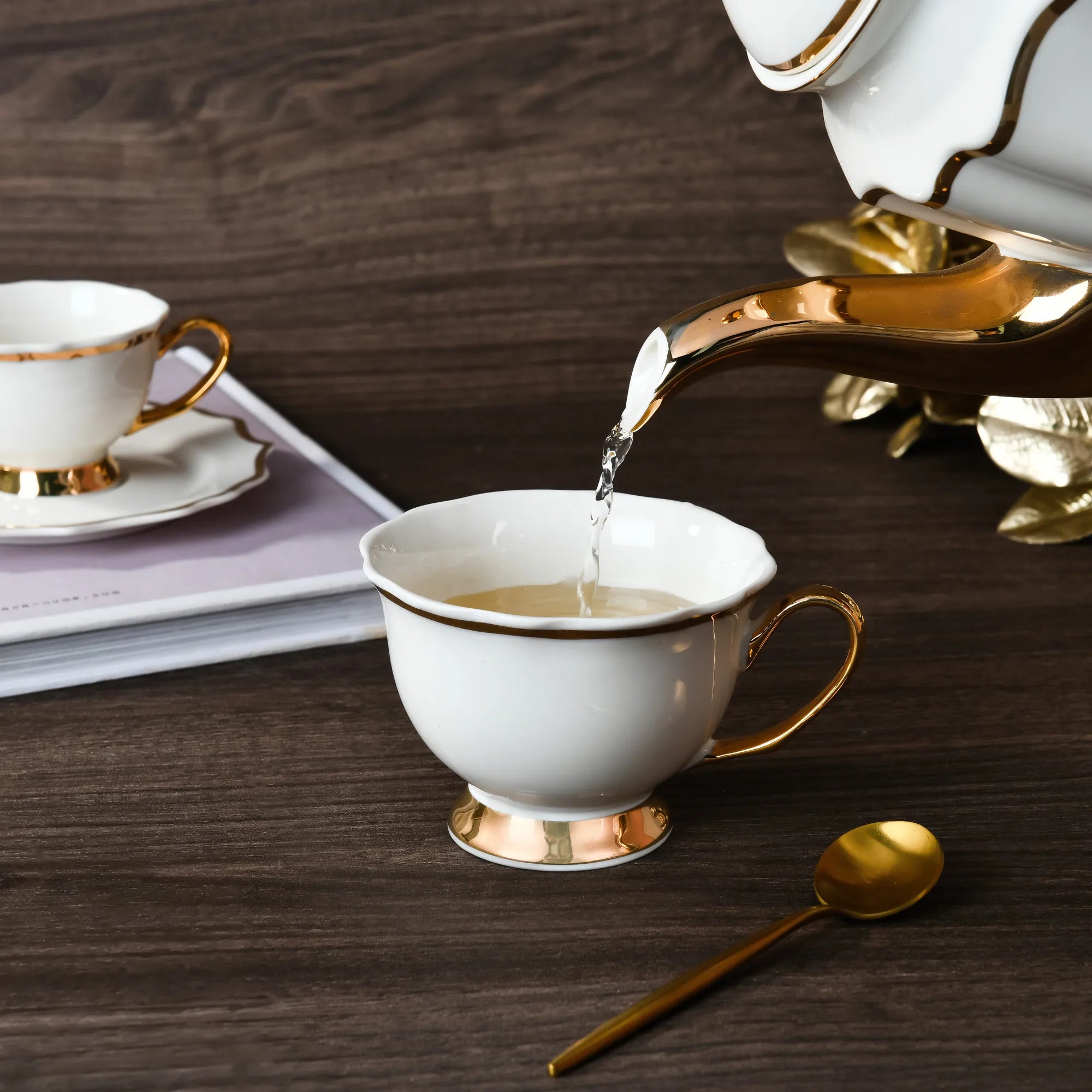 Vabena 62-Piece Bone China Luxury Dinnerware Set with Gold Rim - Elegant Dining