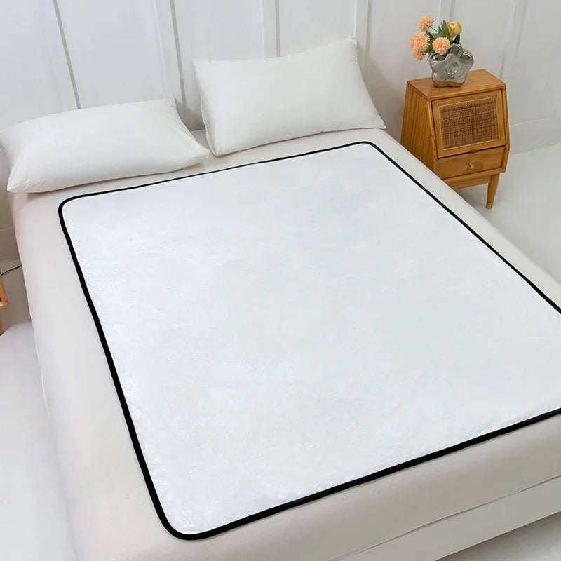 Flannel Waterproof Bed Mat – Breathable & Washable Urine Protection Pad
