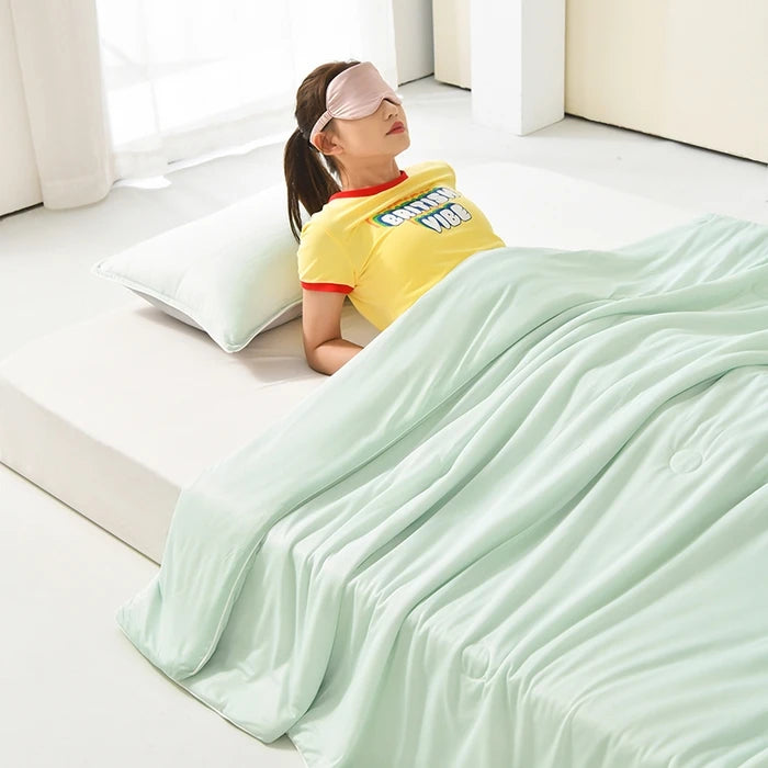 Ice Silk Cooling Comforter for Summer - Lightweight & Smooth Cold Quilt