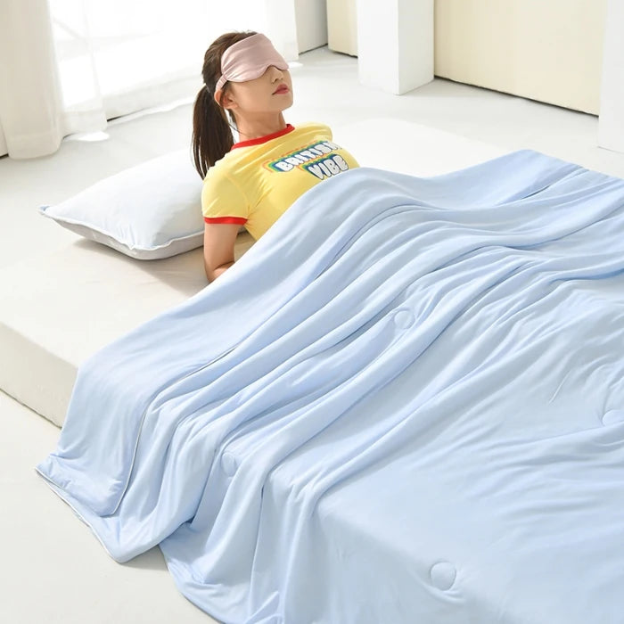 Ice Silk Cooling Comforter for Summer - Lightweight & Smooth Cold Quilt