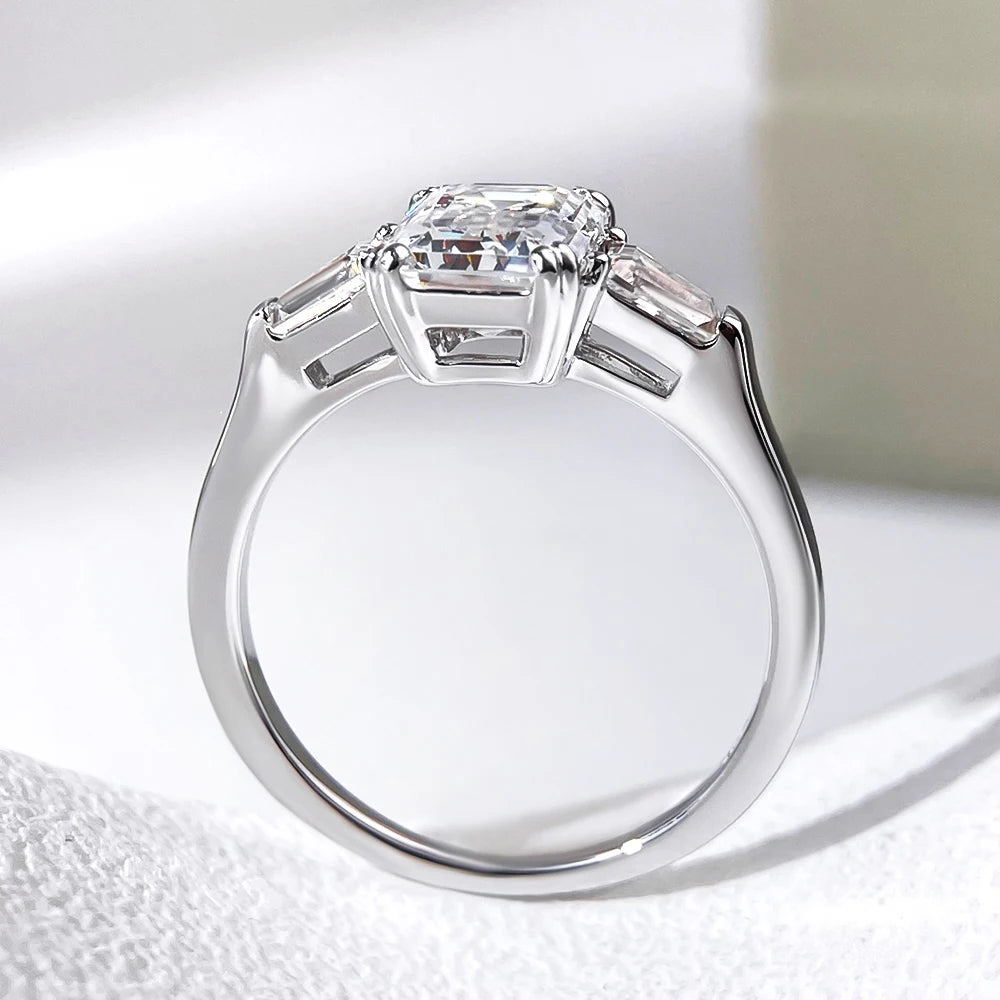 Vabena Emerald Cut Moissanite Engagement Ring - Dazzling Brilliance